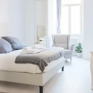 https://white-fanti-apartment.it-romehotels.com
