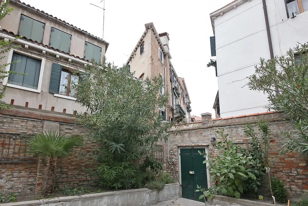 Ca' Ermina & Garden Apartment Venice 0*,  Italy